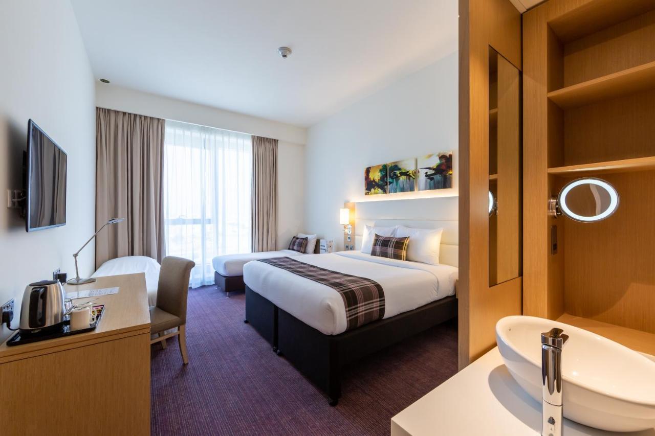 Premier Inn Dubai Dragon Mart Екстериор снимка