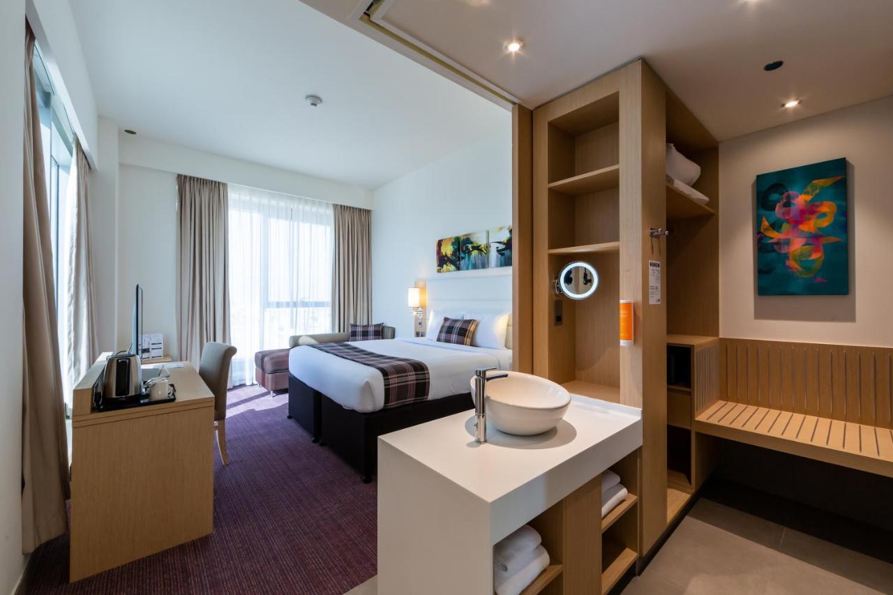 Premier Inn Dubai Dragon Mart Екстериор снимка