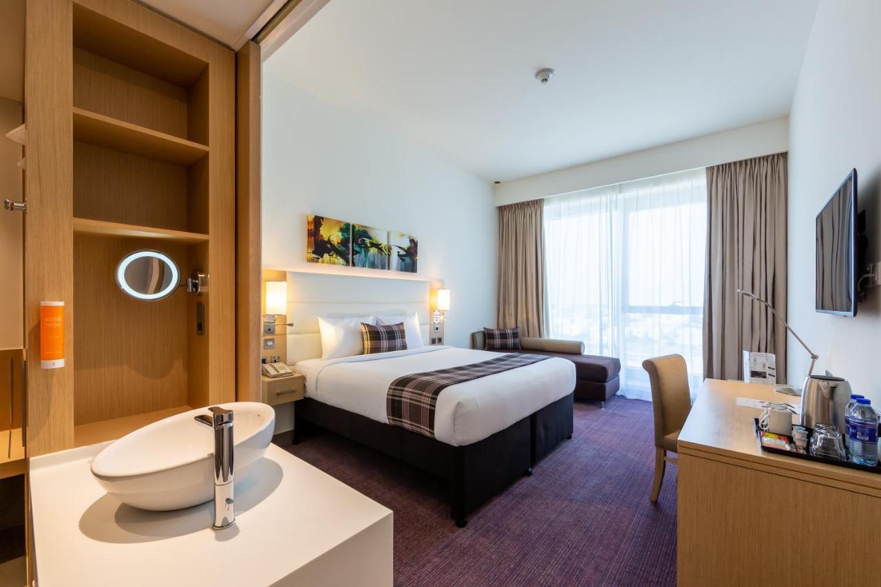 Premier Inn Dubai Dragon Mart Екстериор снимка